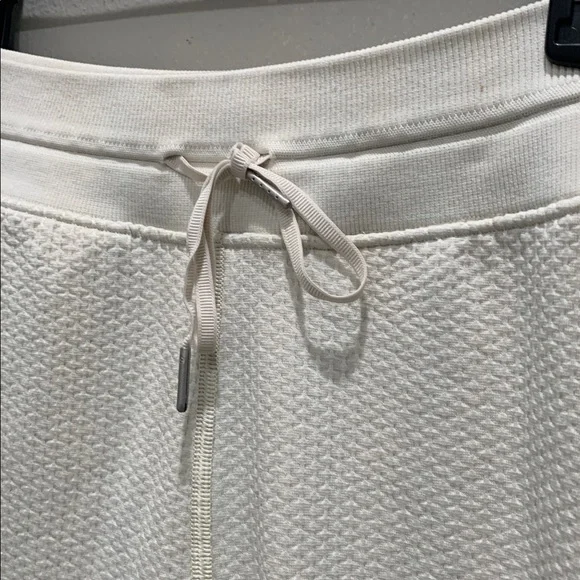 Lululemon Engineered Warmth Jogger. Size: 8 - Picture 8 of 17